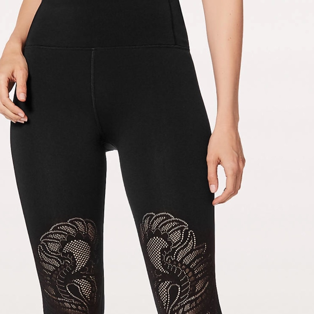 Lululemon yoga tight size 4